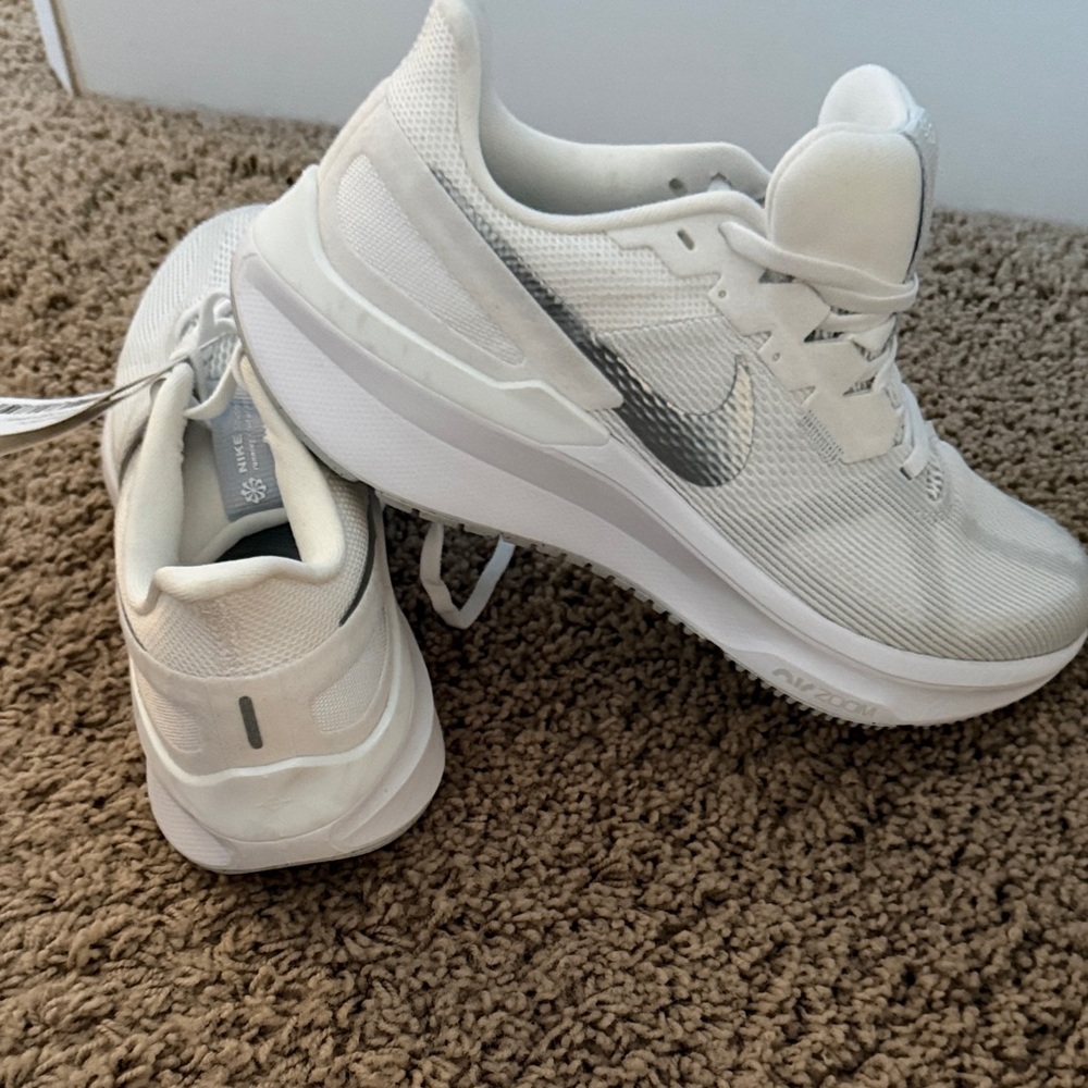 Nike Women's White and Gray Sneakers